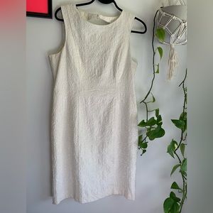 2 for $25 - 🤍 White Brocade Textured Sleeveless Dress 👗 by H & M